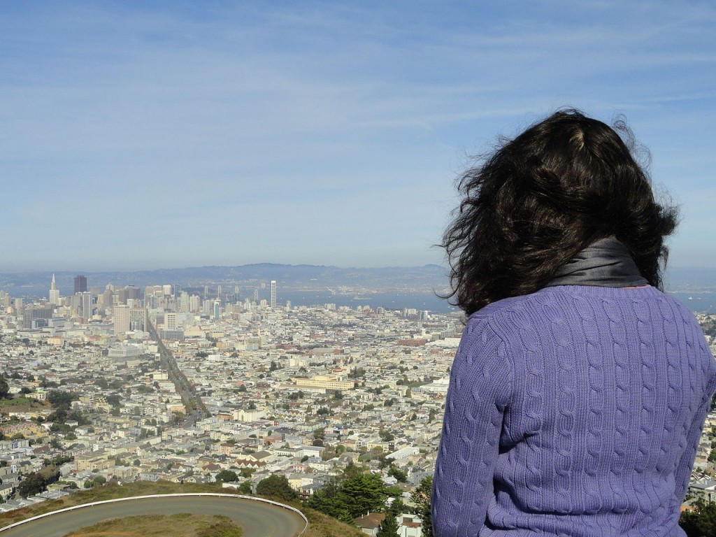 1280px-Lady_on_Twin_Peaks,_San_Francisco,_CA,_USA_(9482864310)