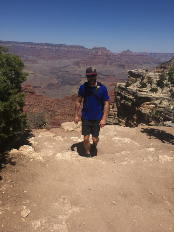 Rene foran Grand Canyon